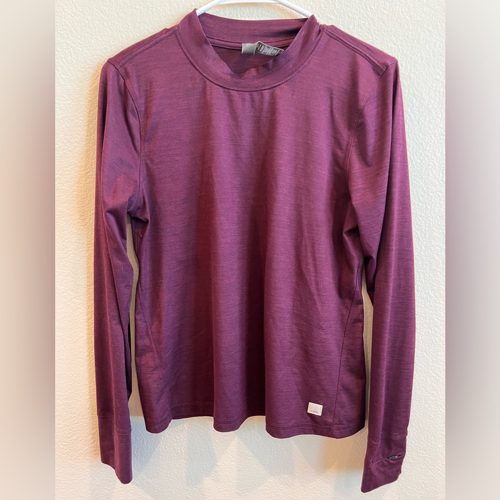 Vuori purple long sleeve with pocket at wrist size large